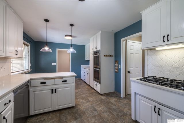 1524 Skyline Drive, Lincoln, NE 68506