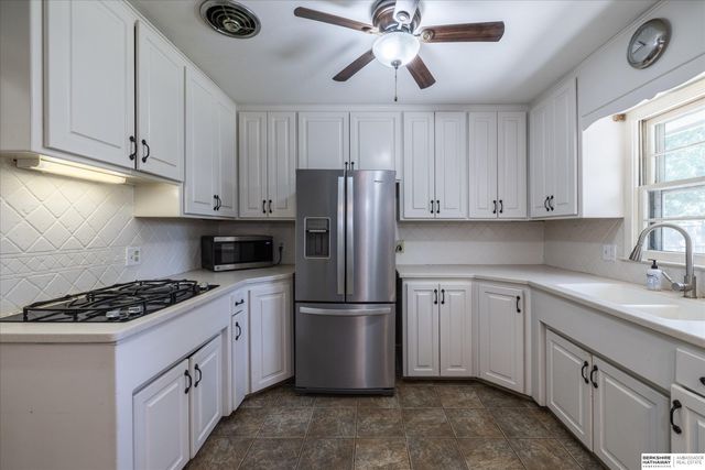 1524 Skyline Drive, Lincoln, NE 68506