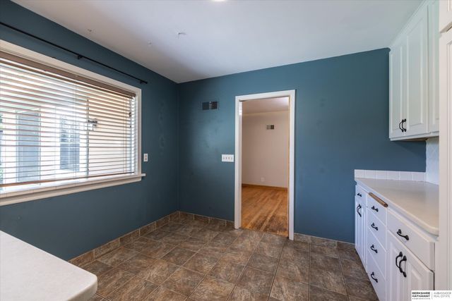 1524 Skyline Drive, Lincoln, NE 68506