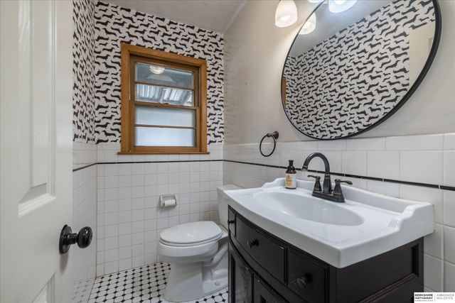 1524 Skyline Drive, Lincoln, NE 68506