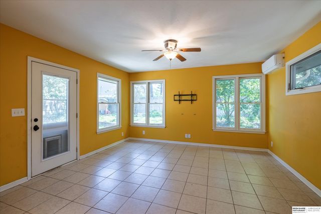 1524 Skyline Drive, Lincoln, NE 68506