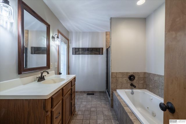 1524 Skyline Drive, Lincoln, NE 68506