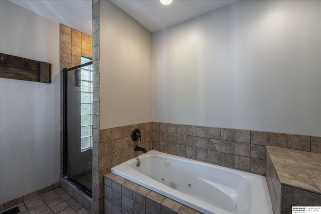 1524 Skyline Drive, Lincoln, NE 68506