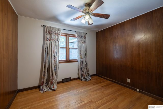 1524 Skyline Drive, Lincoln, NE 68506