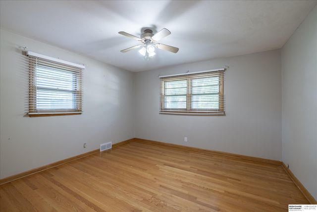 1524 Skyline Drive, Lincoln, NE 68506