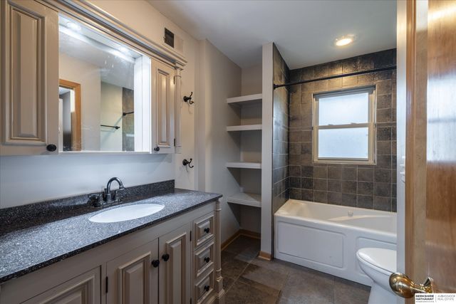 1524 Skyline Drive, Lincoln, NE 68506
