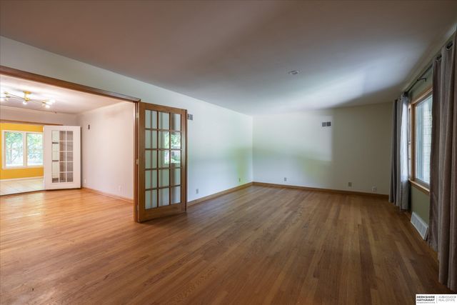 1524 Skyline Drive, Lincoln, NE 68506