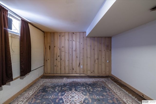 1524 Skyline Drive, Lincoln, NE 68506