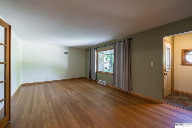 1524 Skyline Drive, Lincoln, NE 68506