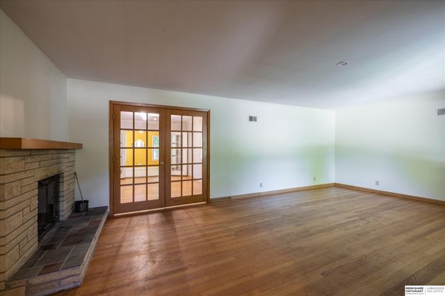 1524 Skyline Drive, Lincoln, NE 68506