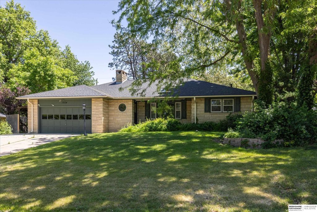1524 Skyline Drive, Lincoln, NE 68506
