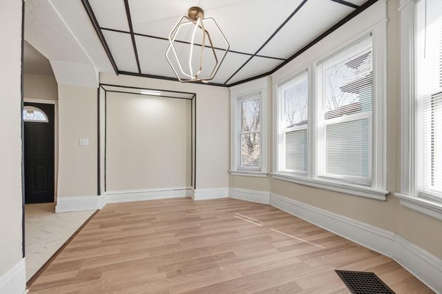 363 Geranium Avenue E, Saint Paul, MN 55130