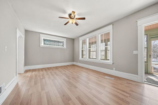 363 Geranium Avenue E, Saint Paul, MN 55130