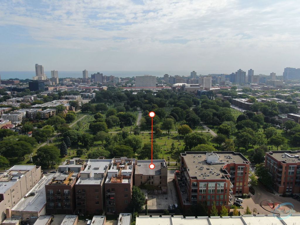 Image 14 of property listing at 4848 N Clark Street, Chicago, IL 60640
