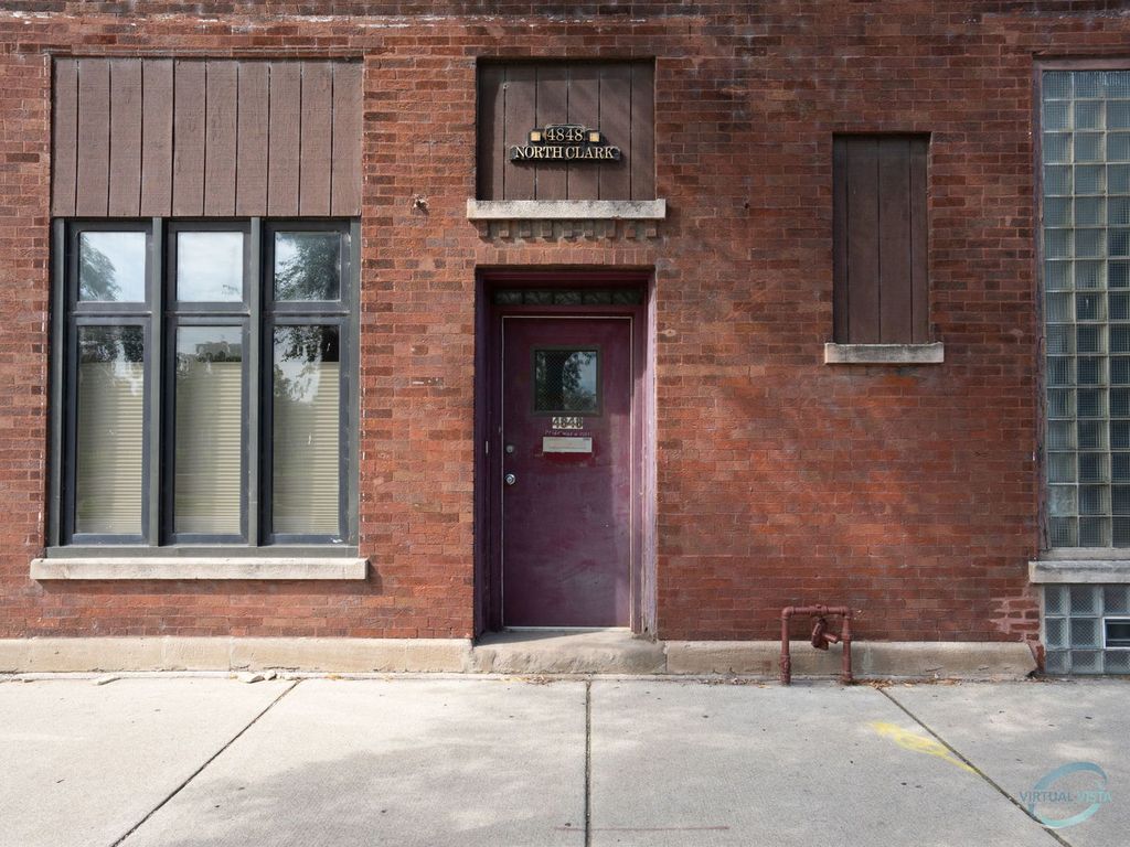 Image 4 of property listing at 4848 N Clark Street, Chicago, IL 60640