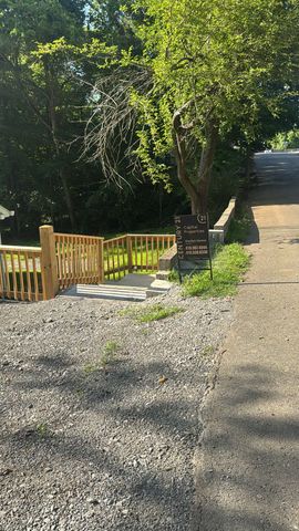 5 Proctor Dr, Clarksville, TN 37043