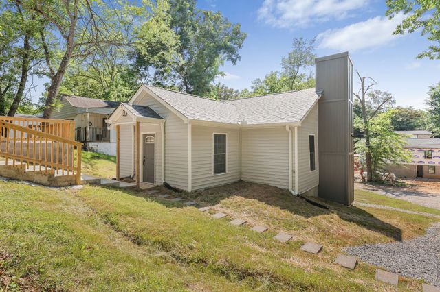 5 Proctor Dr, Clarksville, TN 37043