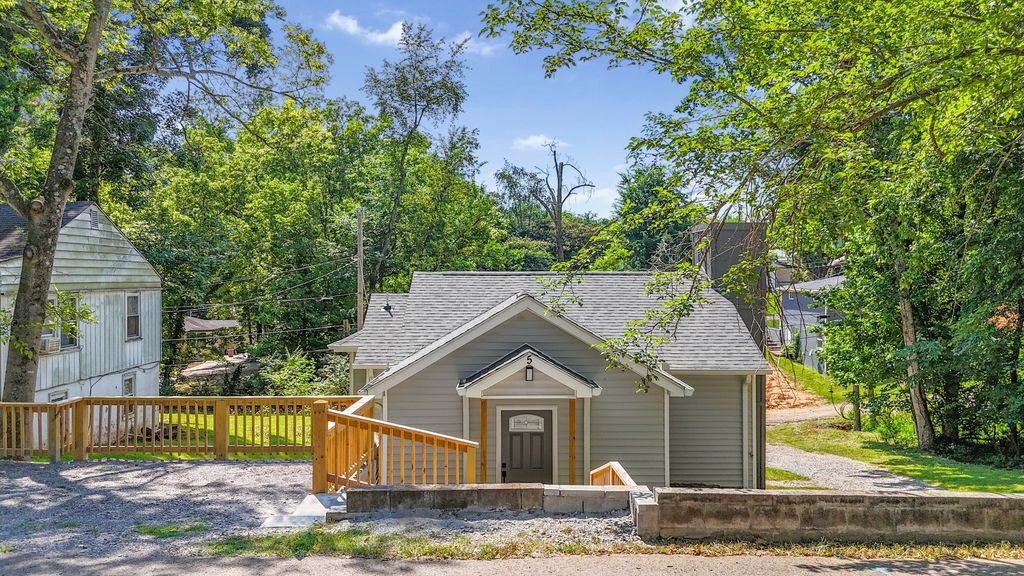 5 Proctor Dr, Clarksville, TN 37043