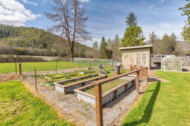 9547 Old Stage Road, Central Point, OR 97502