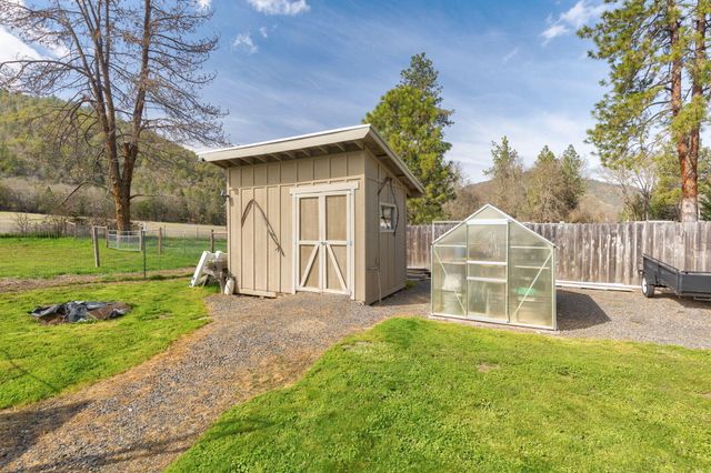 9547 Old Stage Road, Central Point, OR 97502