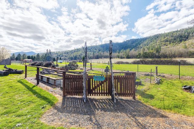 9547 Old Stage Road, Central Point, OR 97502