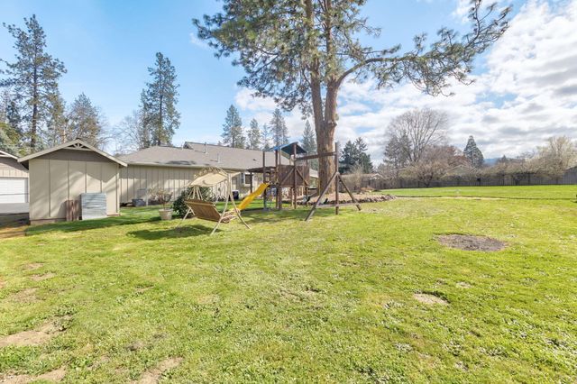 9547 Old Stage Road, Central Point, OR 97502