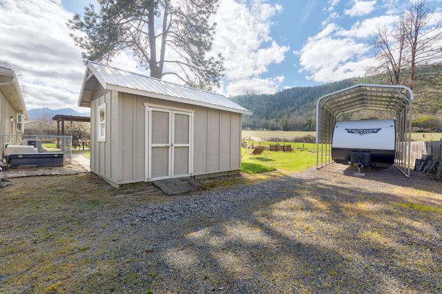 9547 Old Stage Road, Central Point, OR 97502