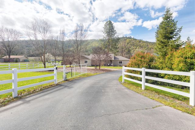 9547 Old Stage Road, Central Point, OR 97502