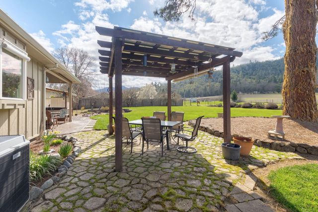 9547 Old Stage Road, Central Point, OR 97502