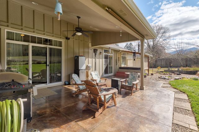 9547 Old Stage Road, Central Point, OR 97502