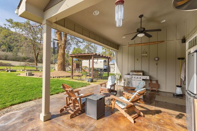 9547 Old Stage Road, Central Point, OR 97502