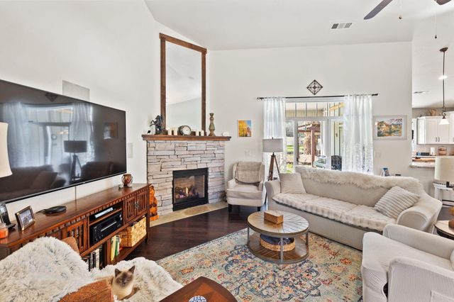 9547 Old Stage Road, Central Point, OR 97502