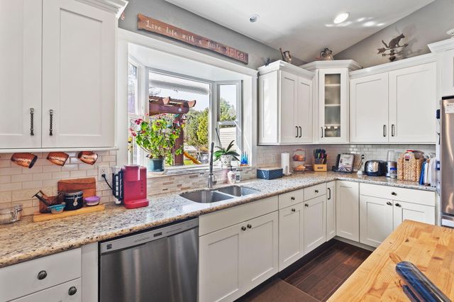 9547 Old Stage Road, Central Point, OR 97502