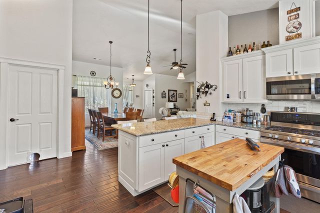 9547 Old Stage Road, Central Point, OR 97502