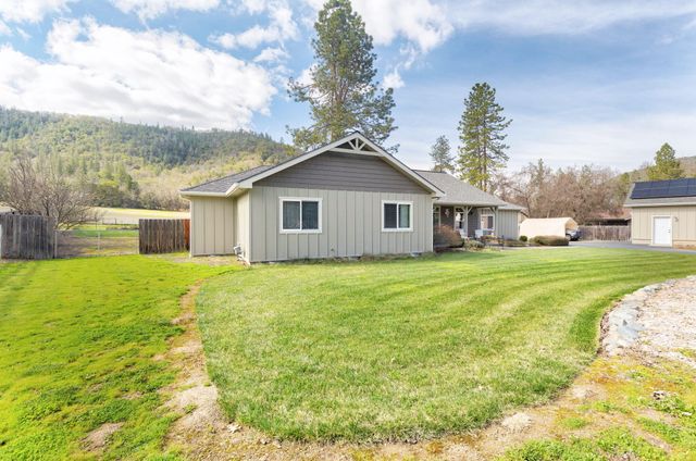9547 Old Stage Road, Central Point, OR 97502