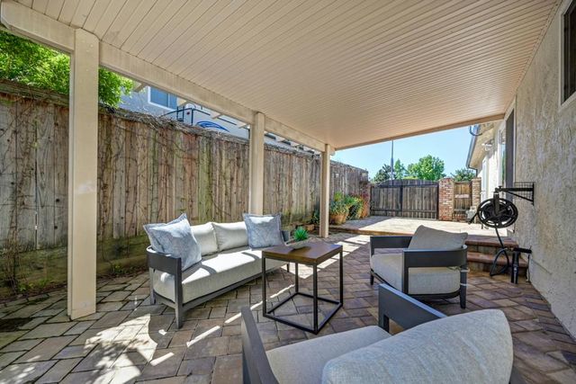 5100 Oak Point Way, Fair Oaks, CA 95628