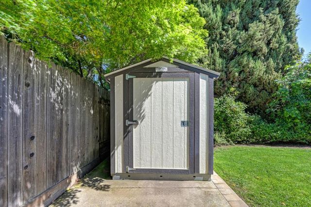 5100 Oak Point Way, Fair Oaks, CA 95628