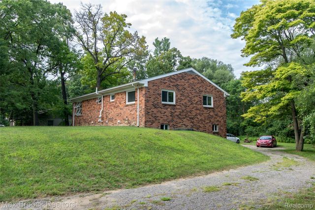 465 Robert Court, Auburn Hills, MI 48326