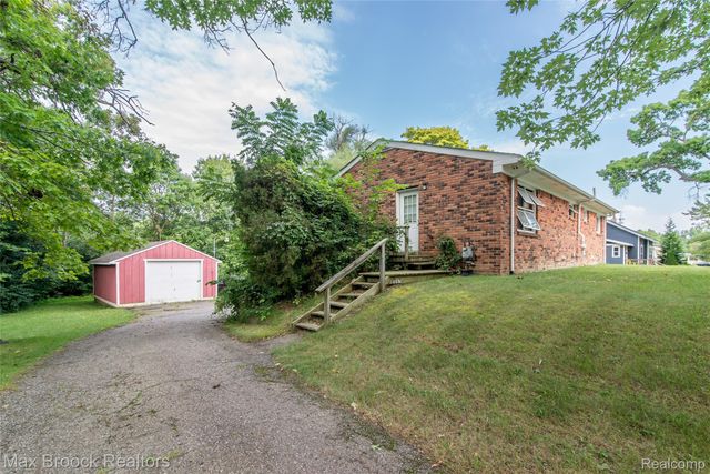 465 Robert Court, Auburn Hills, MI 48326