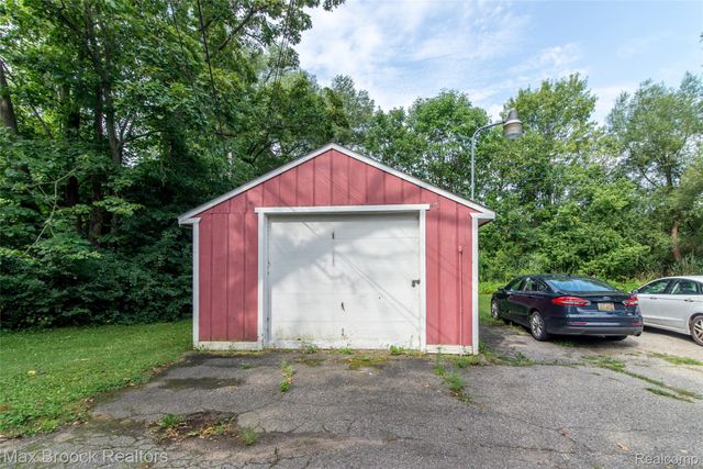 465 Robert Court, Auburn Hills, MI 48326