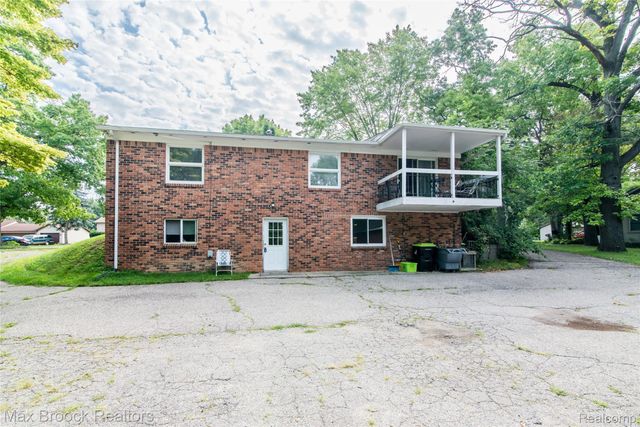 465 Robert Court, Auburn Hills, MI 48326