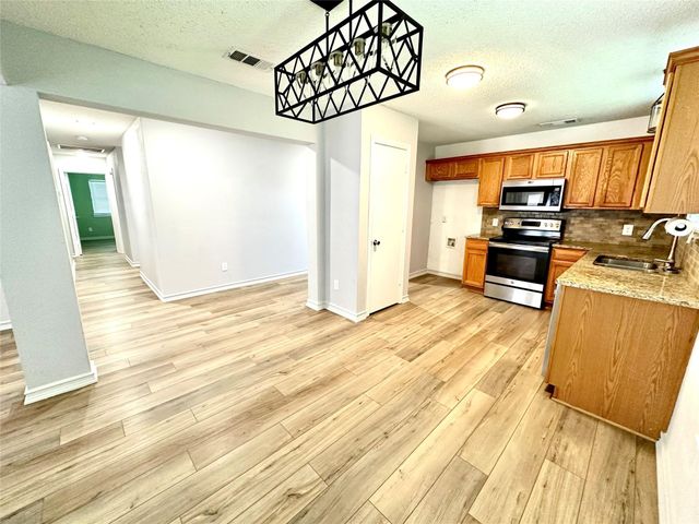 1509 Creekside Avenue, Sherman, TX 75092