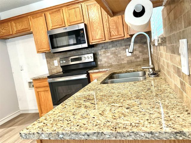 1509 Creekside Avenue, Sherman, TX 75092