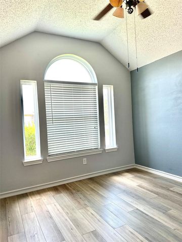1509 Creekside Avenue, Sherman, TX 75092