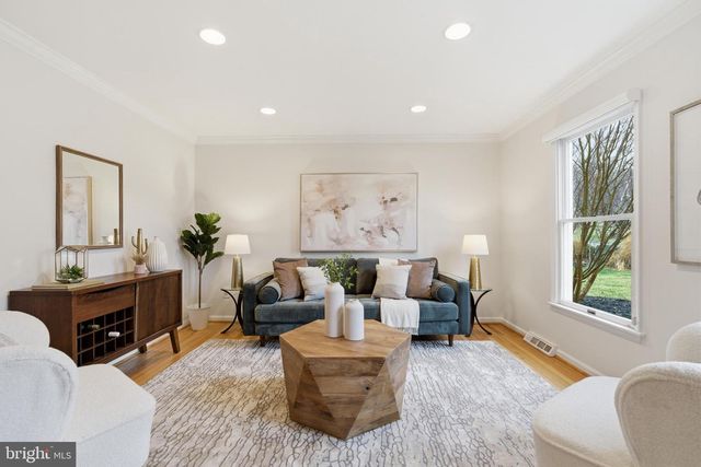 305 COUNTRYVIEW DR, Bryn Mawr, PA 19010