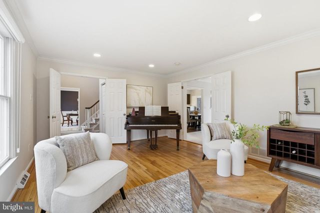 305 COUNTRYVIEW DR, Bryn Mawr, PA 19010