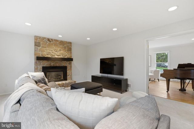 305 COUNTRYVIEW DR, Bryn Mawr, PA 19010