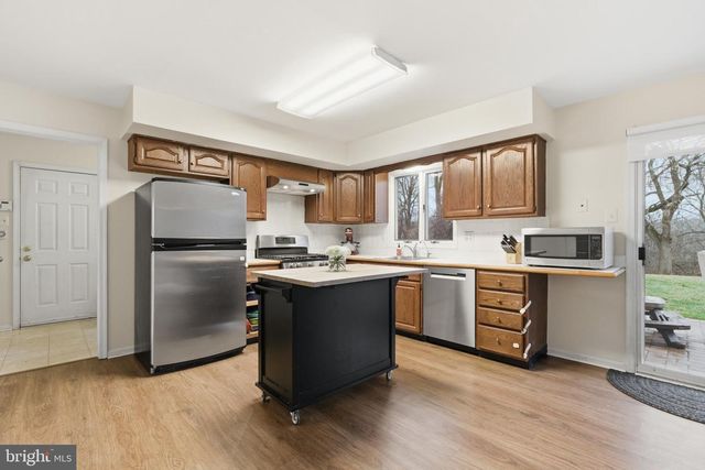 305 COUNTRYVIEW DR, Bryn Mawr, PA 19010