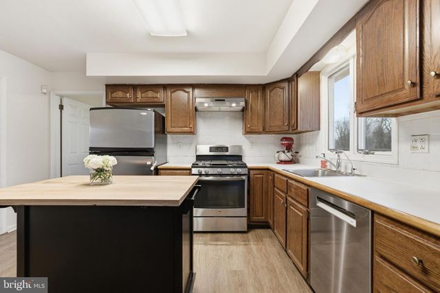 305 COUNTRYVIEW DR, Bryn Mawr, PA 19010