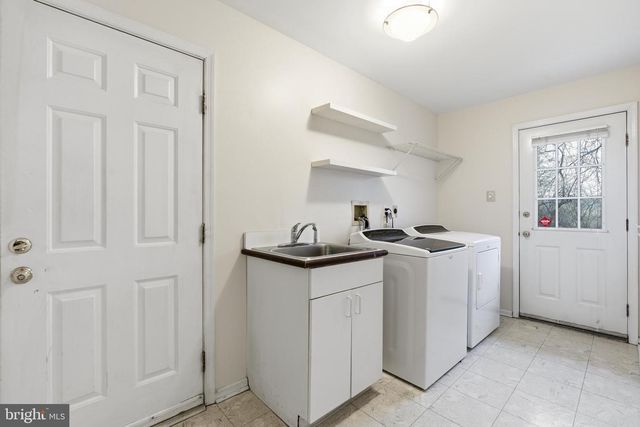 305 COUNTRYVIEW DR, Bryn Mawr, PA 19010